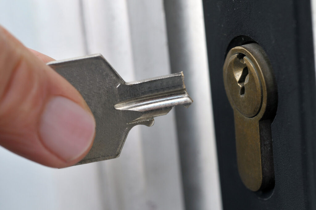 3-easy-ways-to-remove-a-broken-key-tx-premier-locksmith